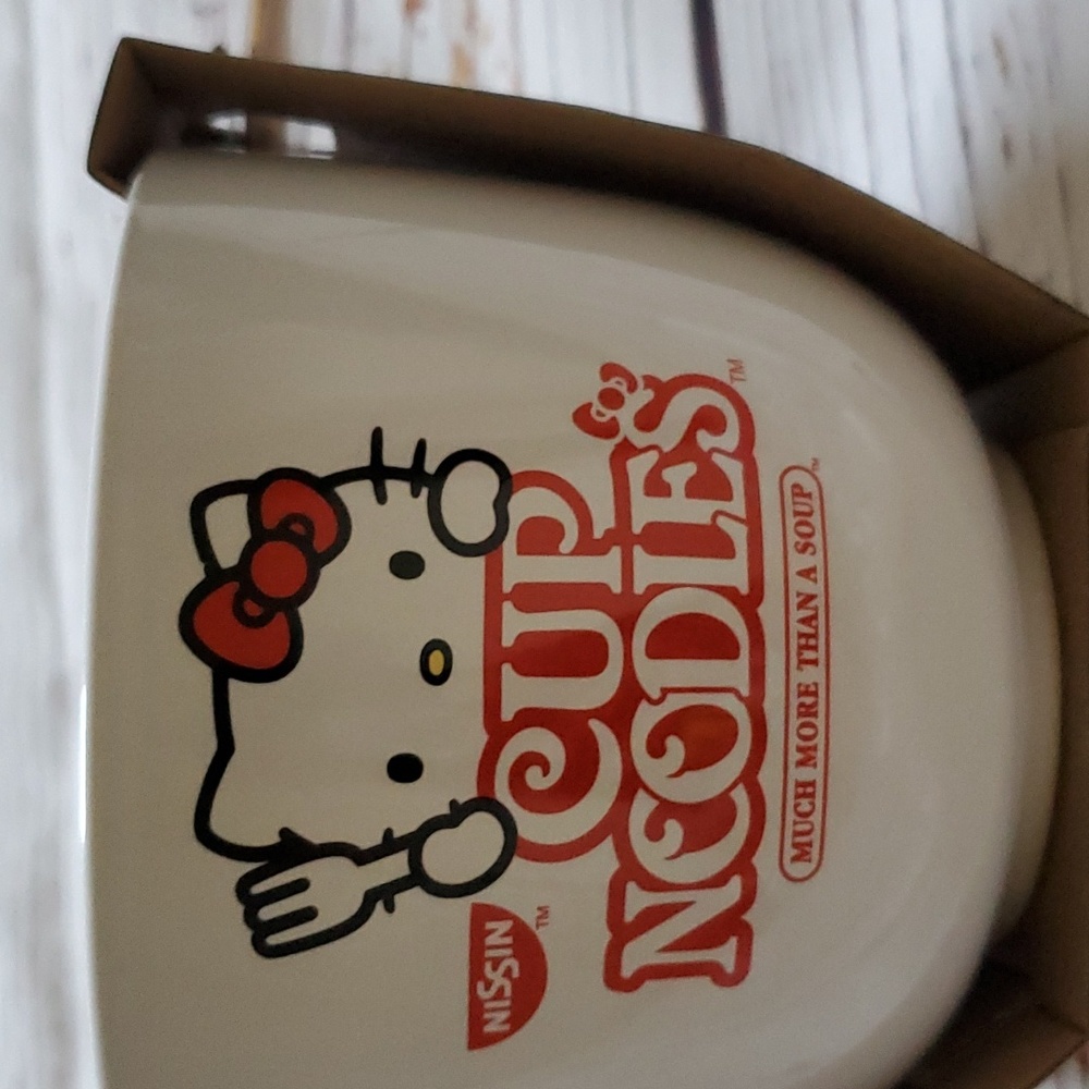 🆕️ SANRIO HELLO KITTY RAMEN BOWL WITH CHOPSTICKS ❤️🤍 - Picture 3 of 8
